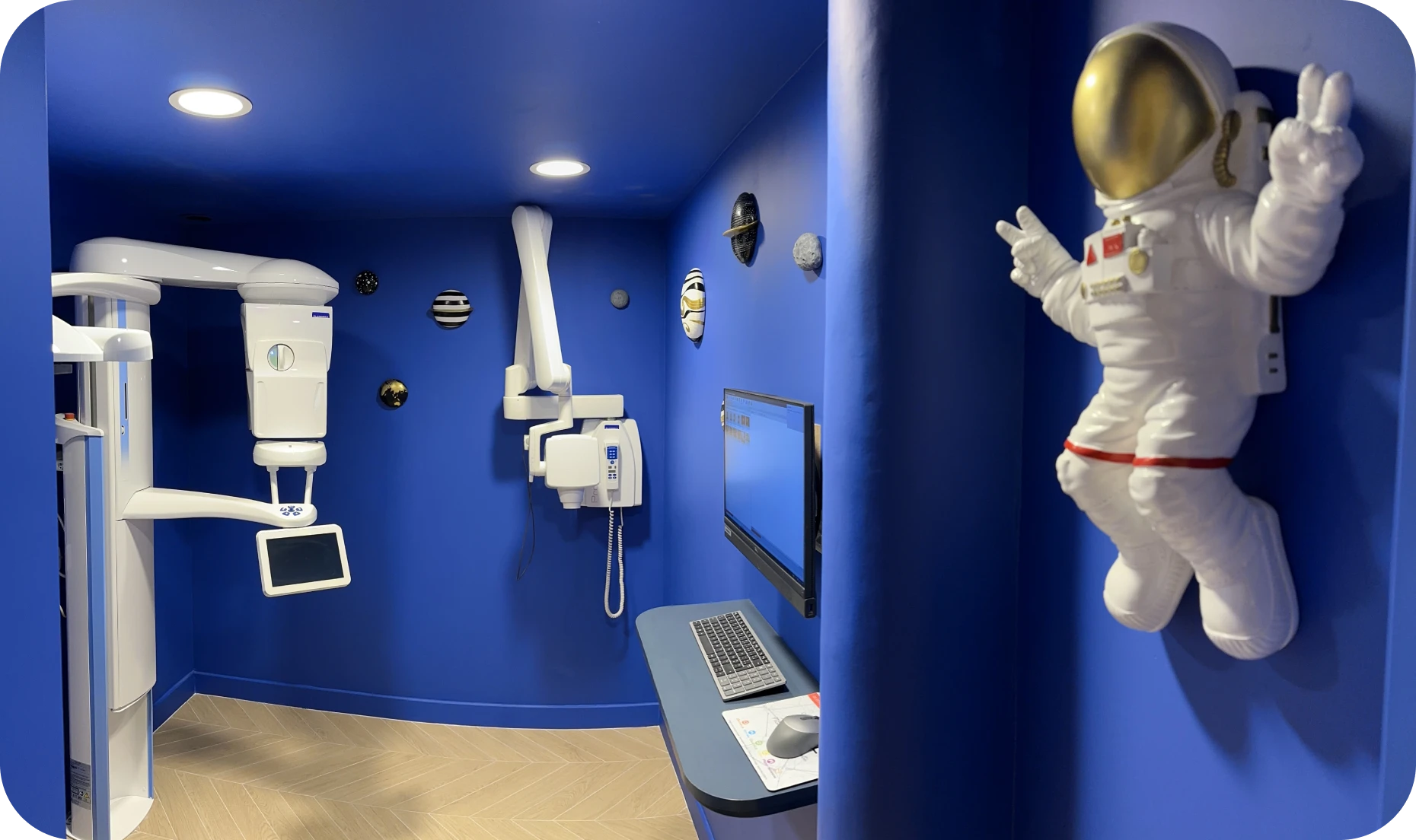 Soins orthodontiques avec bagues et gouttières à Nice, adaptés à chaque patient.